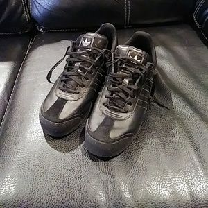 Samoa Adidas black on black